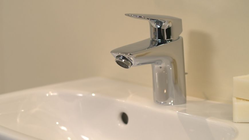 Змішувач для раковини HANSGROHE Logis 70 хром 71070000 з донним клапаном - 71070000