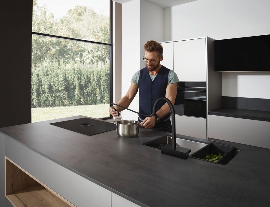 Змішувач для кухонної мийки HANSGROHE Aquno Select M81 170 3jet з витяжним виливом Matt Black 73837670 чорний матовий - 73837670